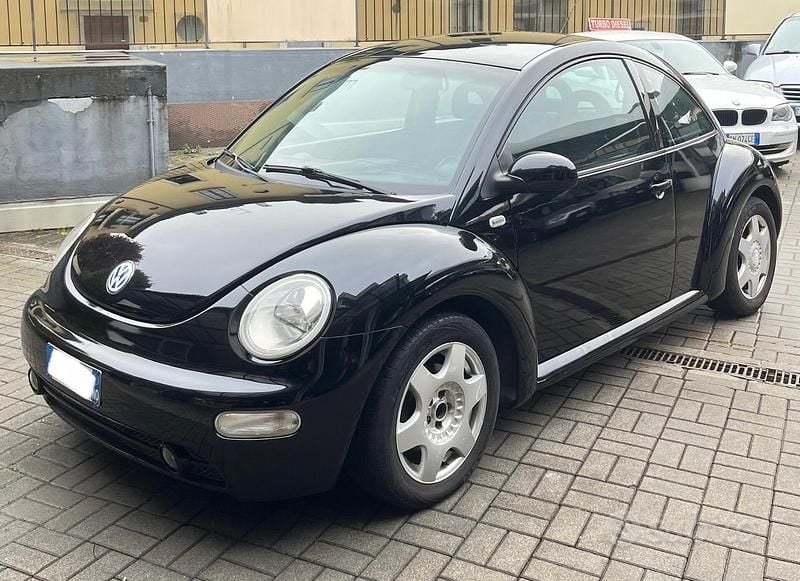 Usata VW New Beetle 101 CV (74 kW) 2002 Nero Utilitaria