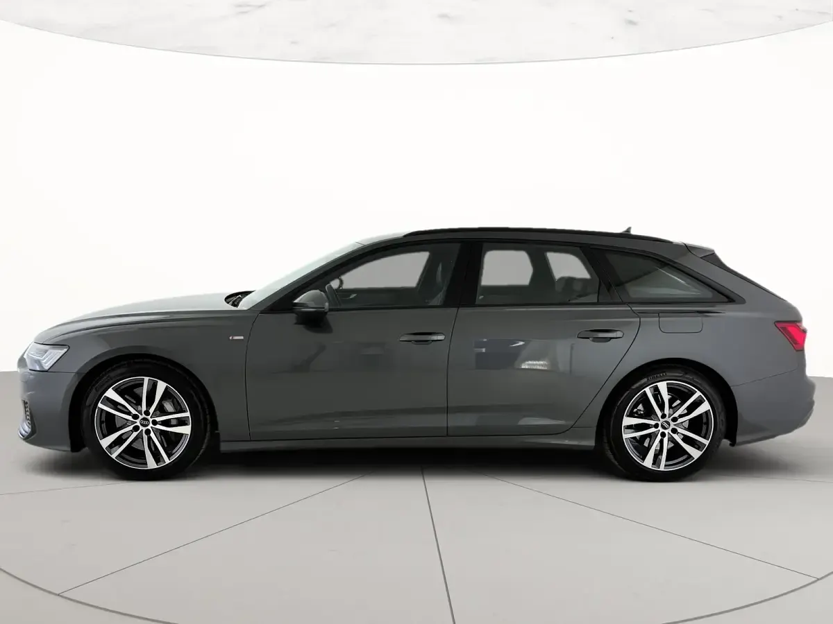 Usata Audi A6 Business 299 CV (219 kW) 2023 Grigio daytona perlato Station wagon