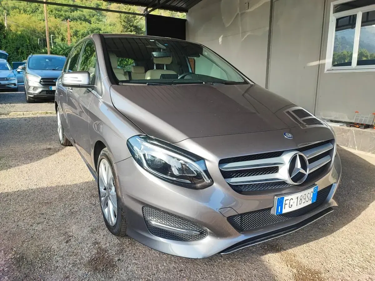 Usata Mercedes B180 Premium 109 CV (80 kW) 2017 Grigio Utilitaria