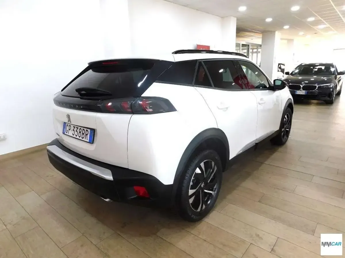 Usata Peugeot 2008 Allure 131 CV (96 kW) 2023 Bianco SUV