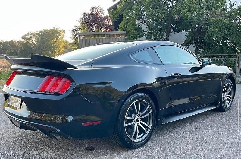 Usata Ford Mustang 306 CV (225 kW) 2015 Nero