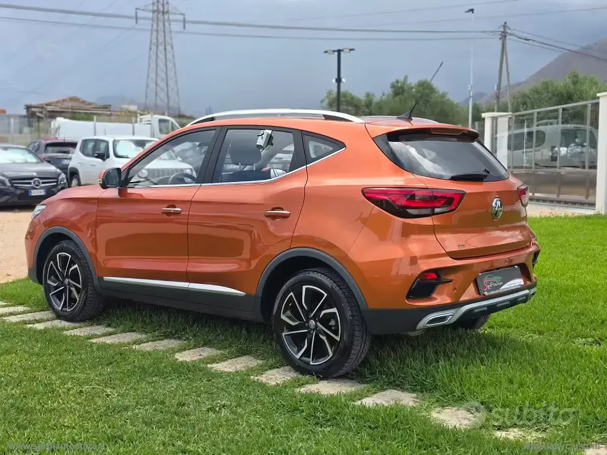 Usata MG ZS Luxury 111 CV (81 kW) 2022 Arancione SUV