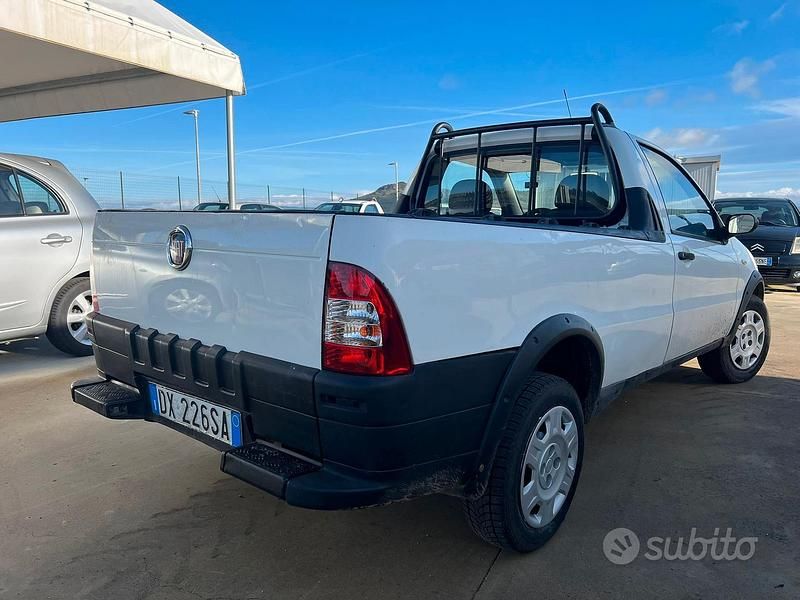 Usata 2009 Fiat Strada Pick-up | 8990 € - Immagine 1/4