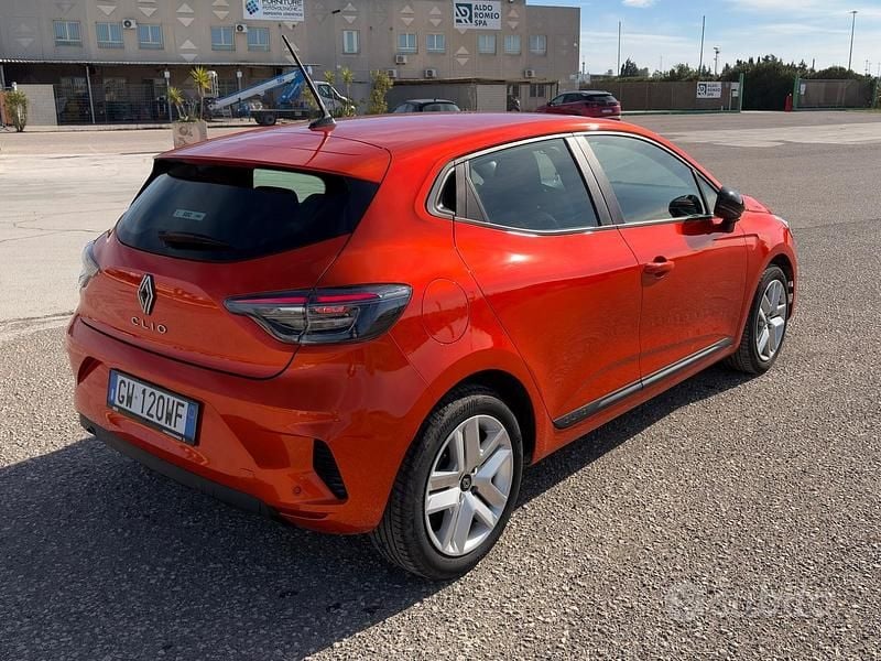Usata Renault Clio V 101 CV (74 kW) 2024 Berlina