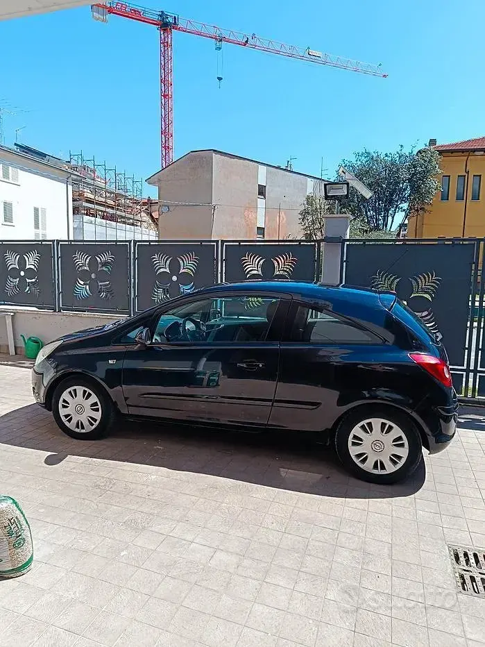Usata Opel Corsa 80 CV (58 kW) 2007 Nero Utilitaria
