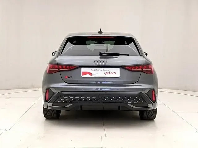 Usata Audi A3 S-Line 150 CV (110 kW) 2024 Grigio Berlina