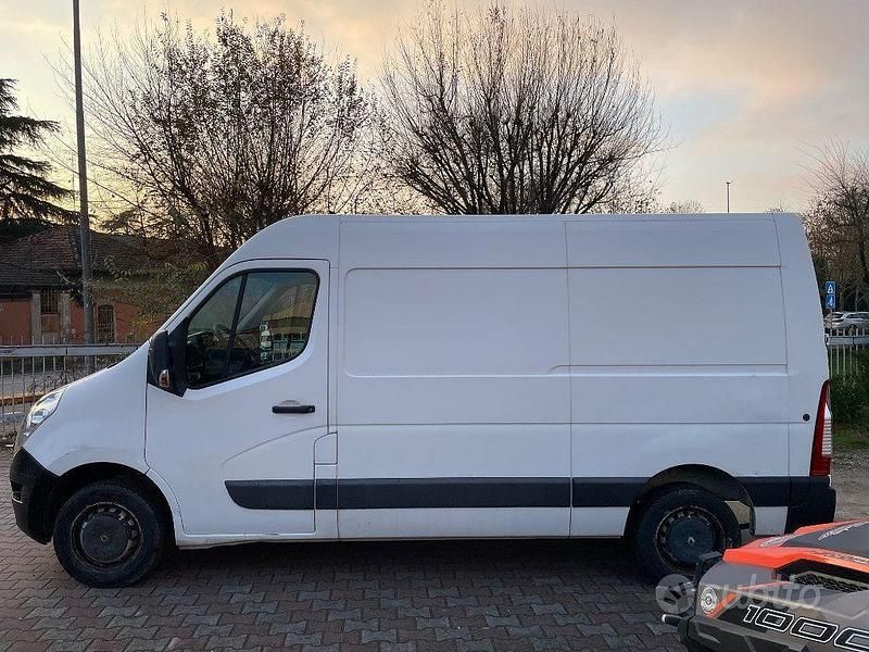 Begagnad Renault Master 110 HK (80 kW) 2018 Vit Sedan