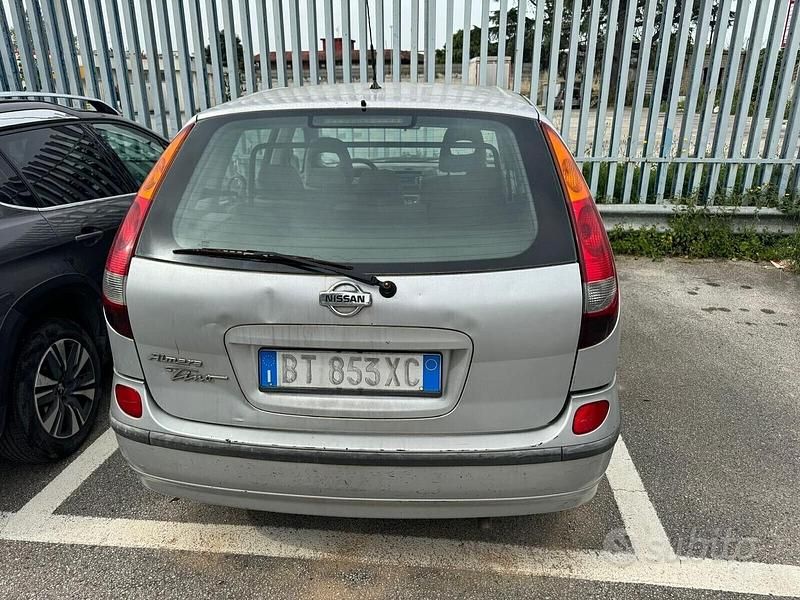 Usata Nissan Almera Tino 114 CV (83 kW) 2001 Grigio Monovolume