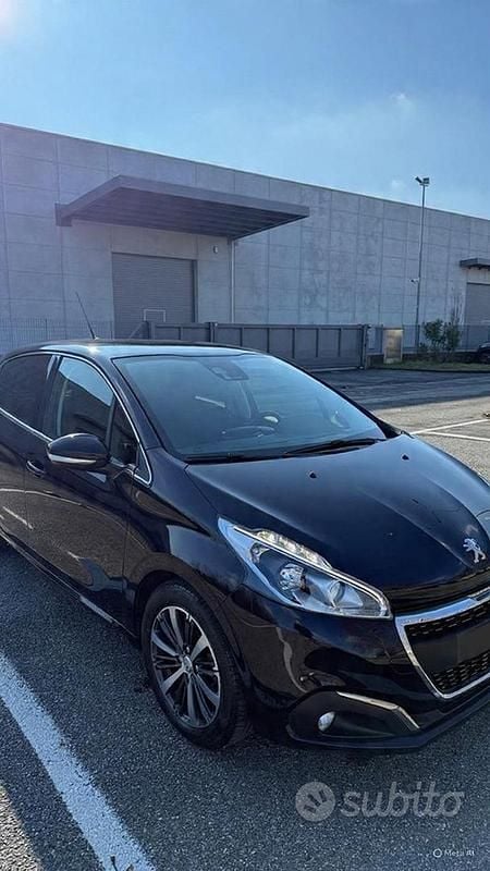 Usata Peugeot 208 110 CV (80 kW) 2017 Blu Utilitaria