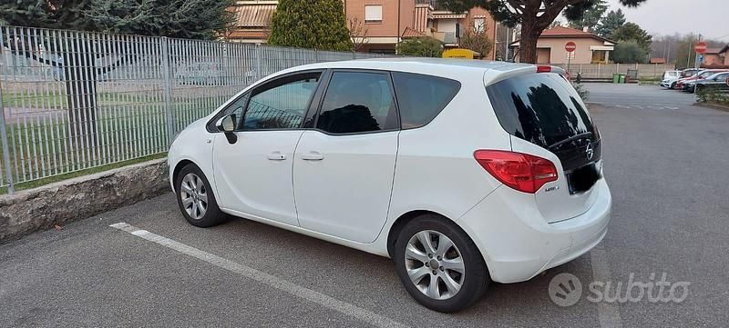 Usata Opel Meriva 75 CV (55 kW) 2011 Bianco Monovolume