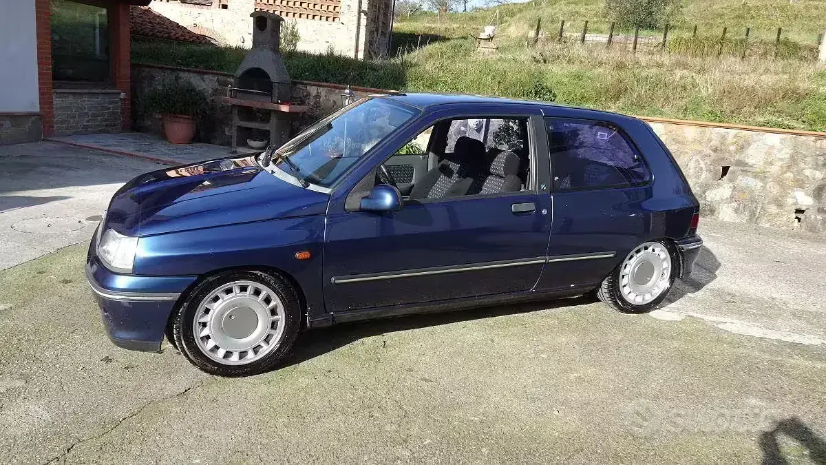Occasion Renault Clio 137 PK (100 kW) 1991 Blauw Hatchback