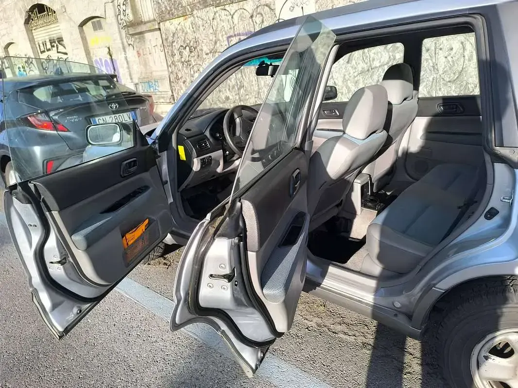 Usata Subaru Forester 177 CV (130 kW) 2005 Argento SUV
