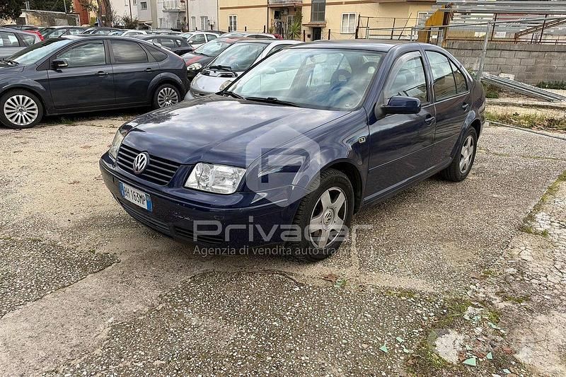 Usata VW Bora Highline 116 CV (85 kW) 2000 Blu Berlina