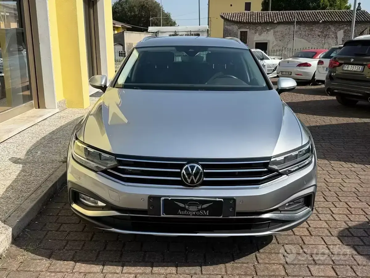 Usata VW Passat Alltrack 200 CV (147 kW) 2022 Grigio Station wagon