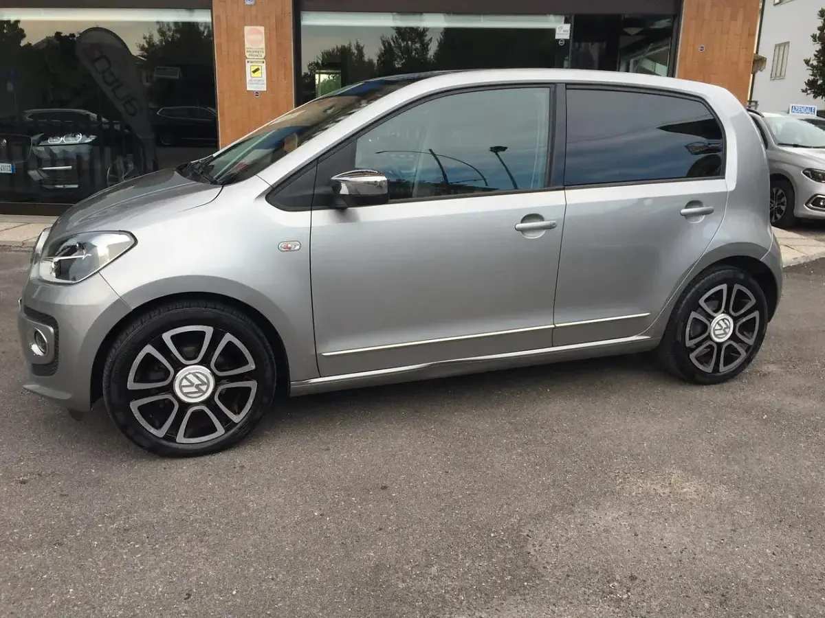 Usata VW up! 75 CV (55 kW) 2013 Argento Utilitaria
