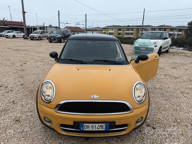 Usata Mini Cooper 108 CV (79 kW) 2007 Giallo Utilitaria