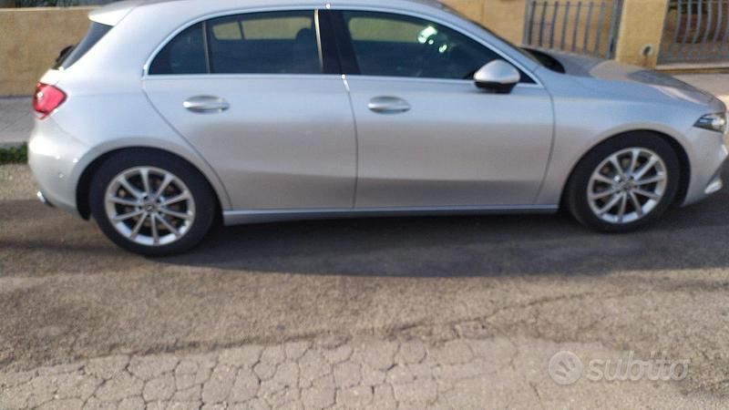 Usata Mercedes A180 136 CV (100 kW) 2020 Grigio Berlina