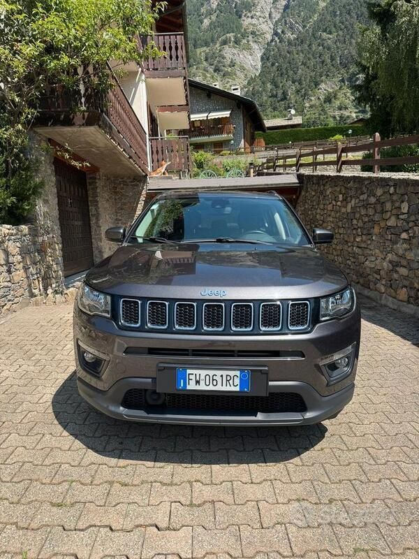 Grigio Usata 2019 Jeep Compass SUV | 18.000 € (Buon prezzo) - Immagine 1/4