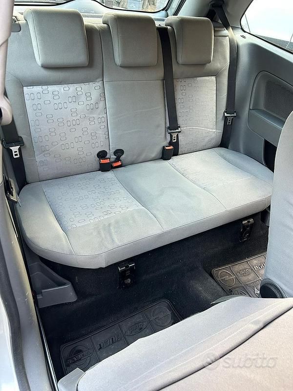 Usata Ford Fiesta 2003 Grigio Utilitaria