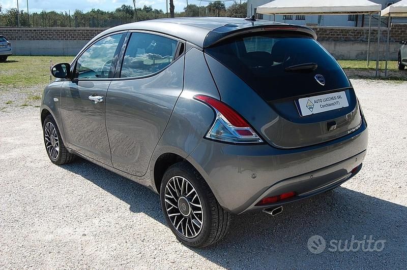 Usata Lancia Ypsilon S 69 CV (50 kW) 2024 Grigio pietra Utilitaria