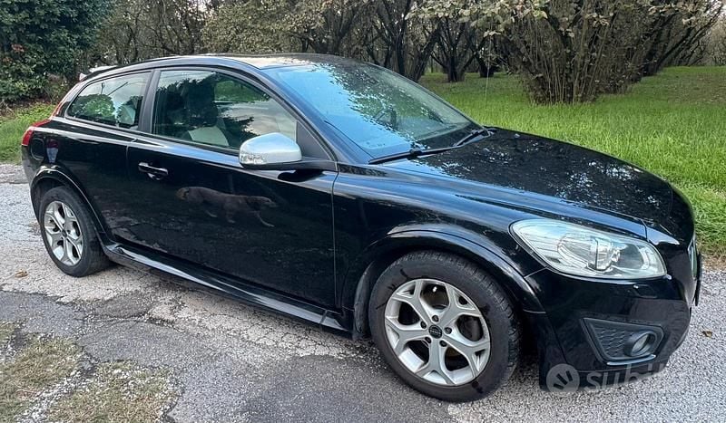 Usata Volvo C30 R-Design 114 CV (83 kW) 2010 Nero Utilitaria