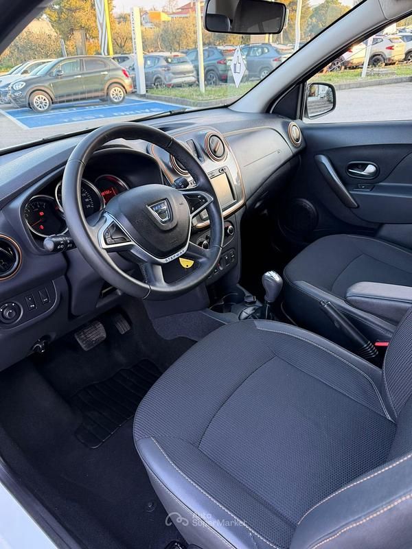 Usata Dacia Sandero 90 CV (66 kW) 2017 Berlina