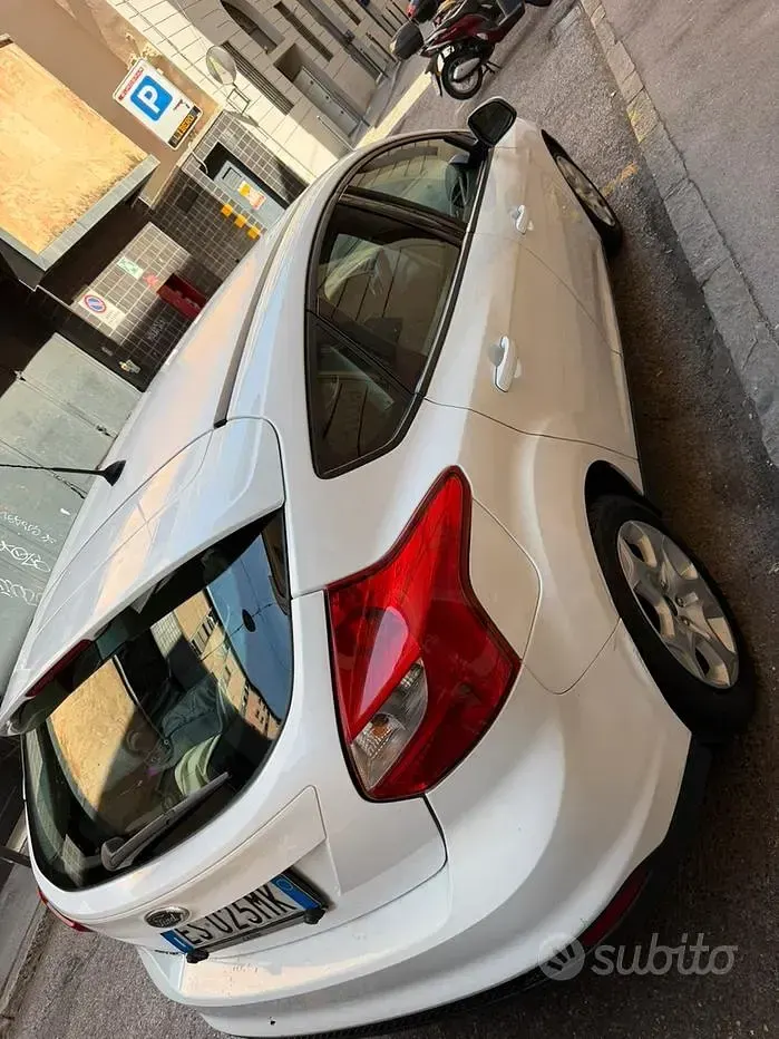 Usata Ford Focus 95 CV (69 kW) 2013 Bianco Berlina