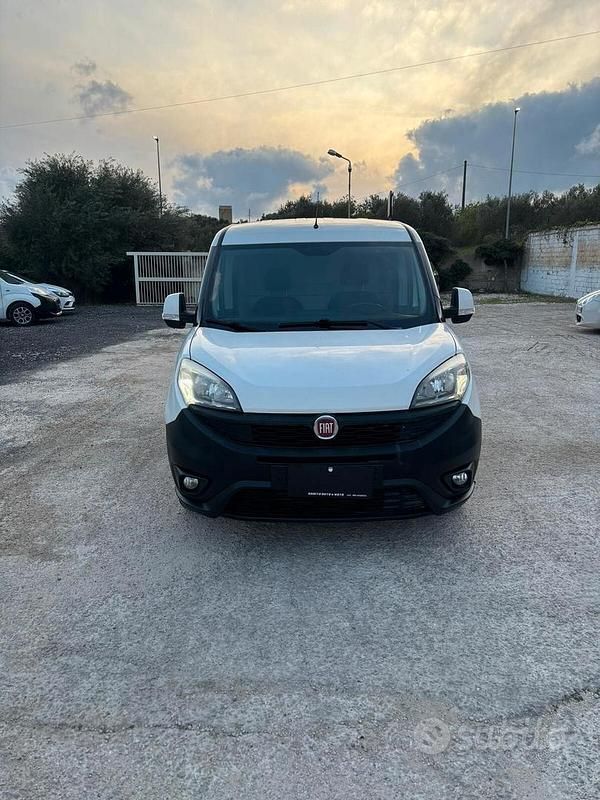 Usata Fiat Doblò 105 CV (77 kW) 2017 Bianco Monovolume