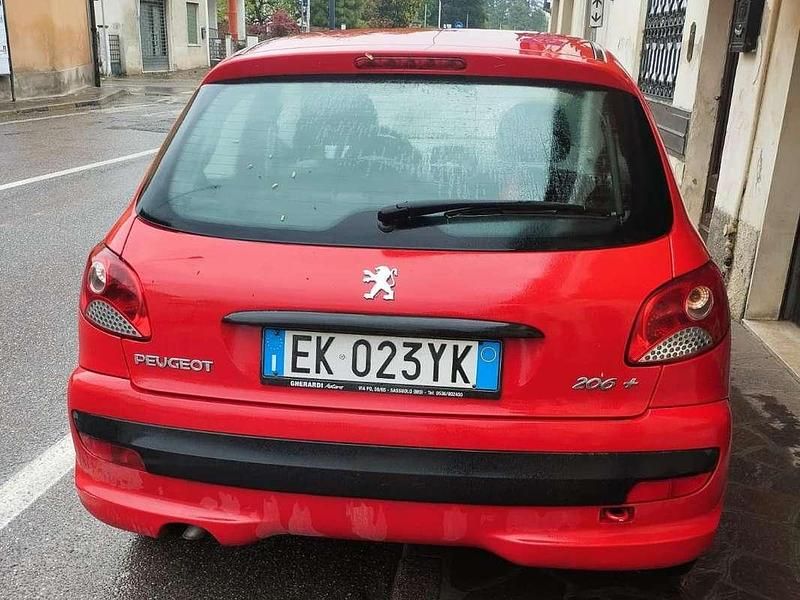 Usata Peugeot 206 60 CV (44 kW) 2011 Rosso Berlina