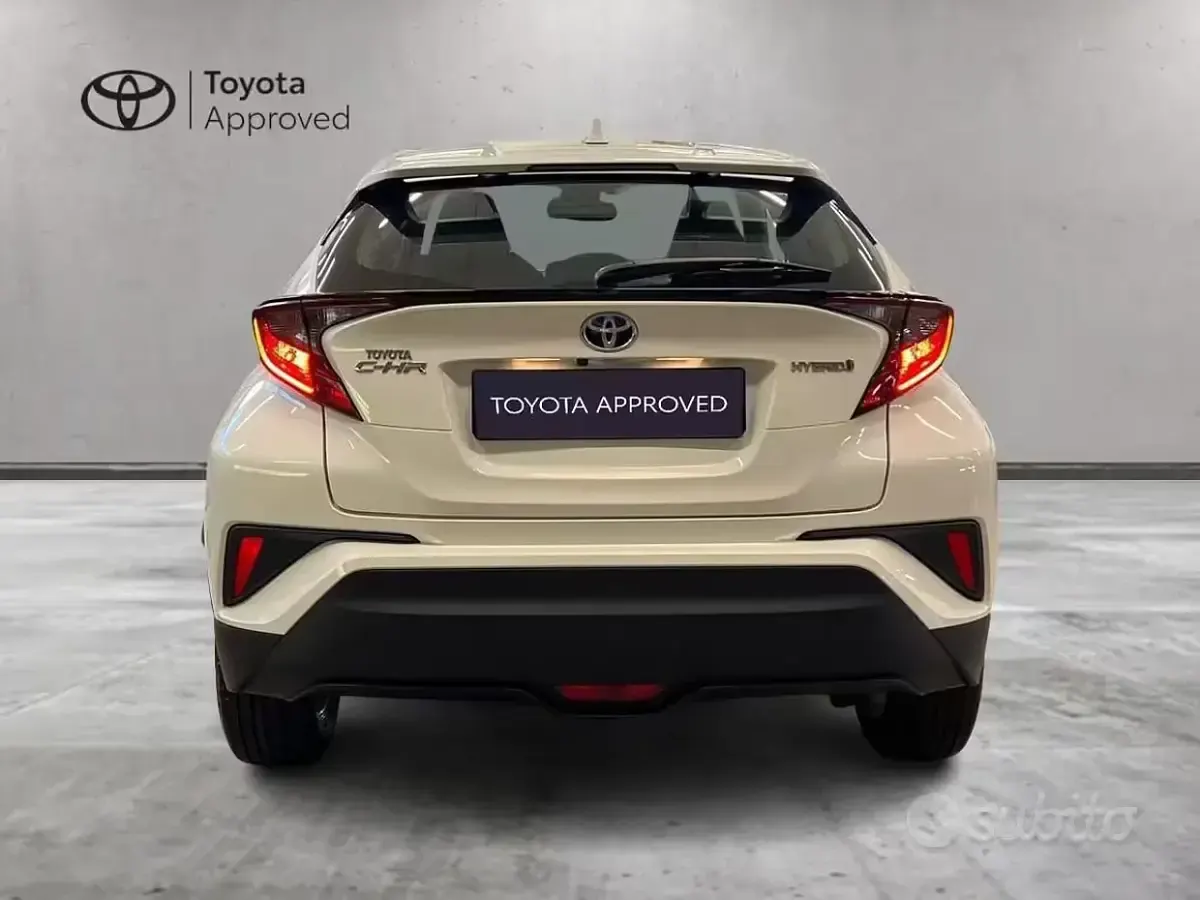 Usata Toyota C-HR Active 98 CV (72 kW) 2024 Bianco SUV