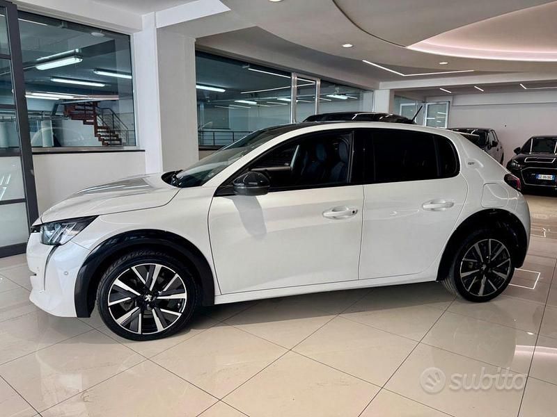 Usata Peugeot 208 GT 102 CV (75 kW) 2022 Bianco(met.) Utilitaria