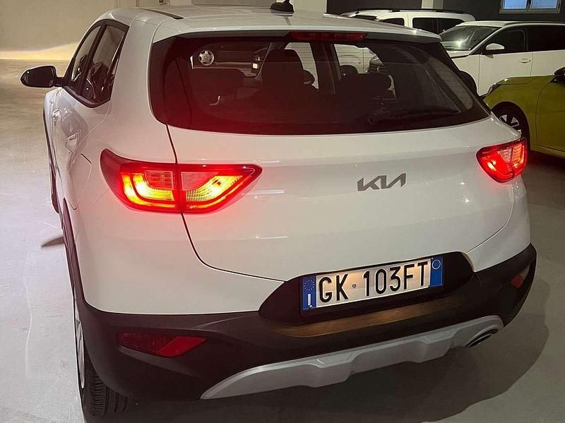 Usata Kia Stonic Style 82 CV (60 kW) 2022 Bianco SUV