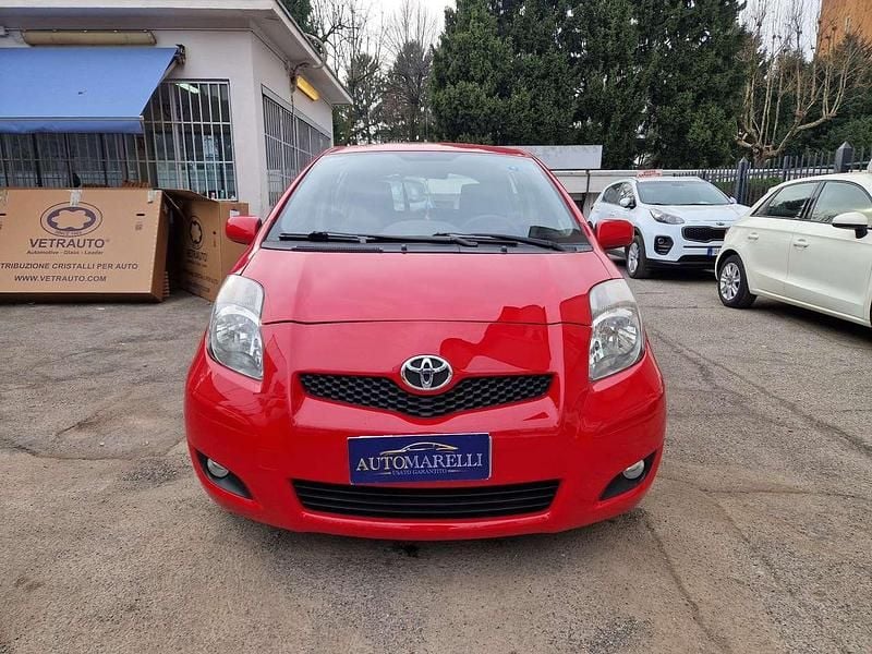 Usata Toyota Yaris Sol 101 CV (74 kW) 2011 Rosso Utilitaria