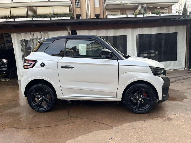 Nuova Ligier JS50 2026 Bianco perla Utilitaria