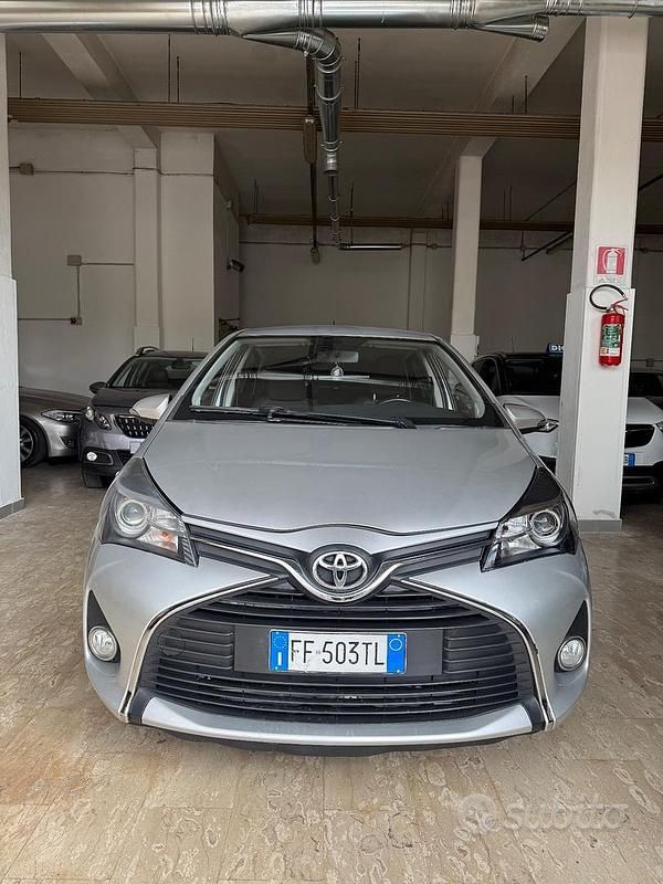Usata Toyota Yaris 69 CV (50 kW) 2016 Grigio Berlina