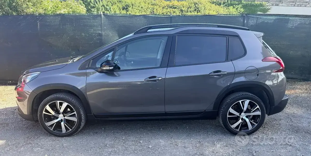Usata Peugeot 2008 GT-line 131 CV (96 kW) 2019 Grigio SUV