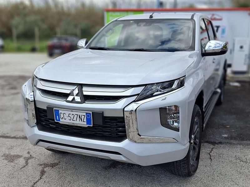 Usata Mitsubishi L200 150 CV (110 kW) 2019 Bianco perla Pick-up