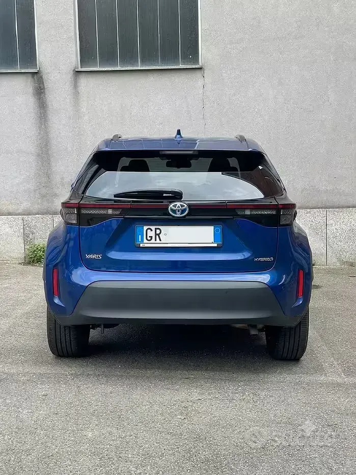 Usata Toyota Yaris Trend 101 CV (74 kW) 2023 Bluazzurro Utilitaria