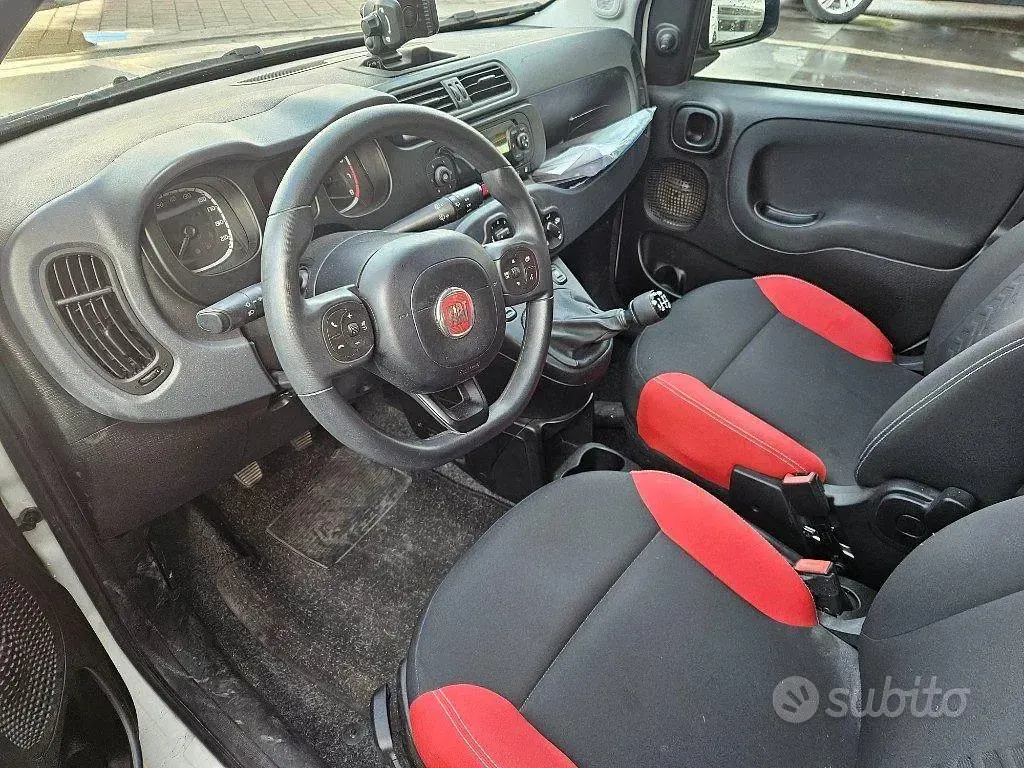 Usata Fiat Panda Easy 84 CV (61 kW) 2020 Bianco pastello Utilitaria