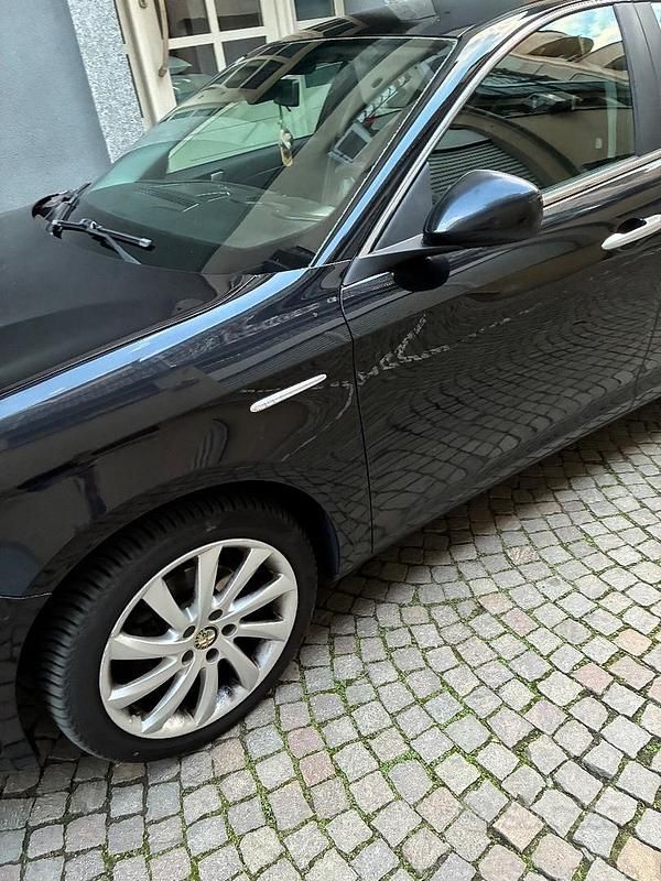 Usata Alfa Romeo Giulietta Distinctive 105 CV (77 kW) 2011 Nero Utilitaria