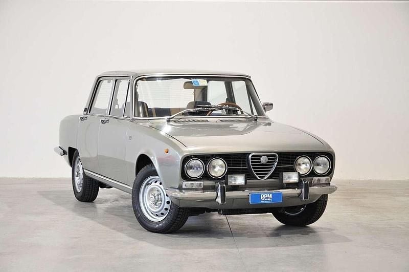 Usata Alfa Romeo 2000 132 CV (97 kW) 1973 Grigio Berlina