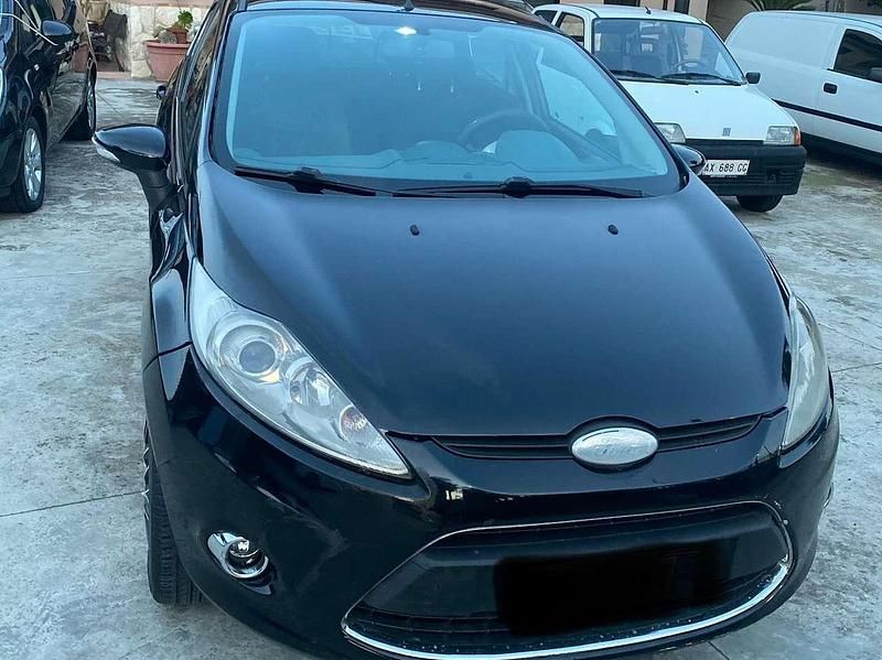 Usata Ford Fiesta Titanium 68 CV (50 kW) 2010 Nero Utilitaria