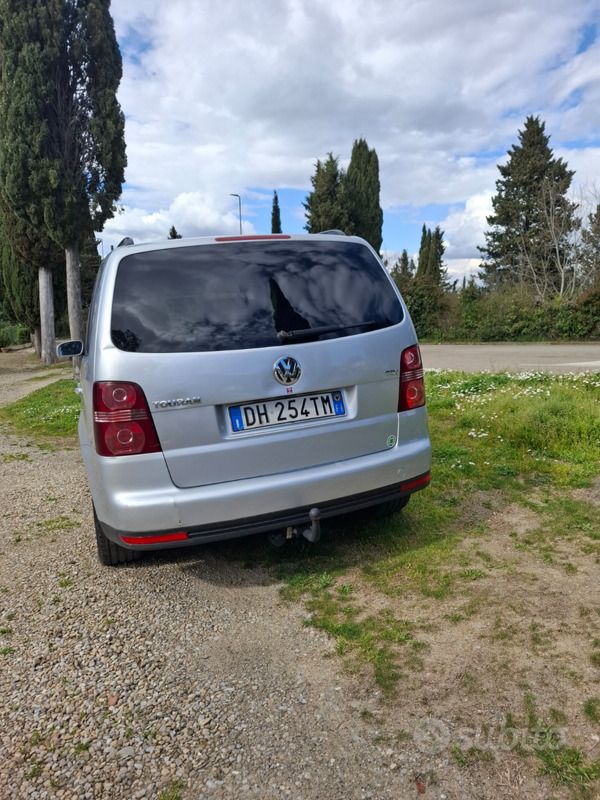 Grigio Usata 2007 VW Touran Monovolume | 3500 € (Buon prezzo) - Immagine 1/4