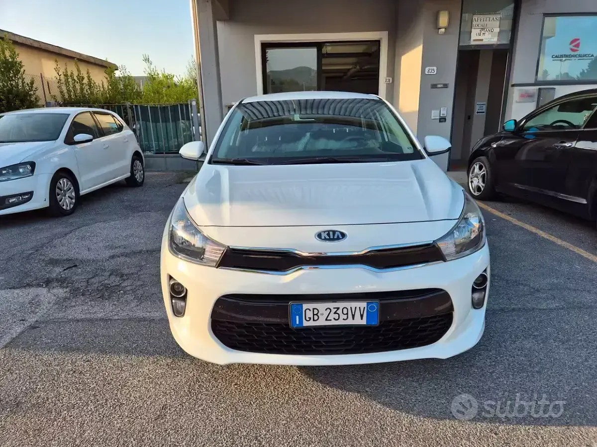 Usata Kia Rio 84 CV (61 kW) 2020 Bianco Berlina