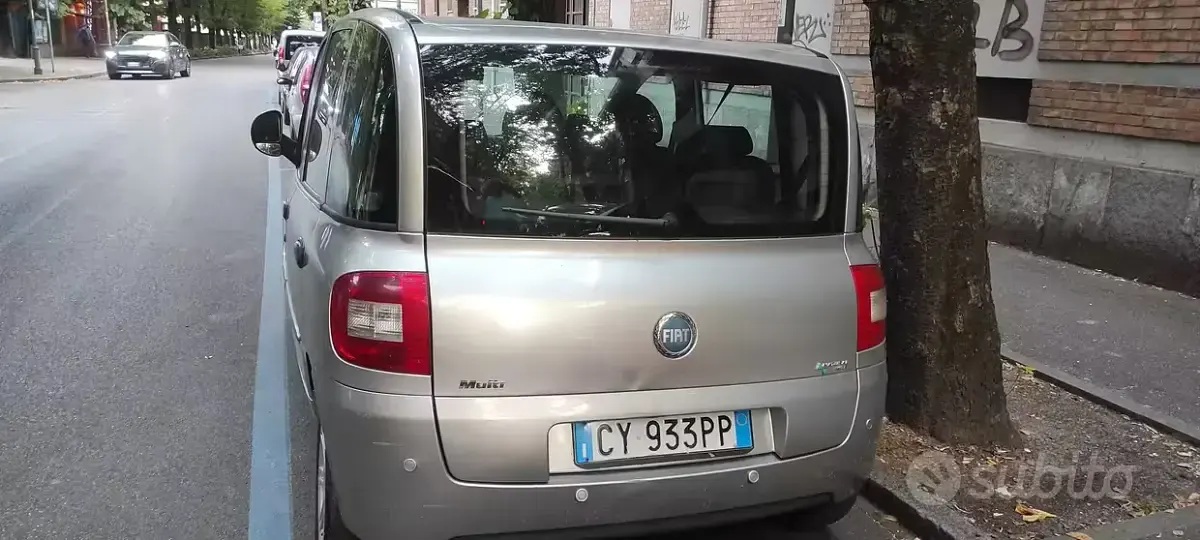 Usata Fiat Multipla 103 CV (75 kW) 2006 Grigio Monovolume