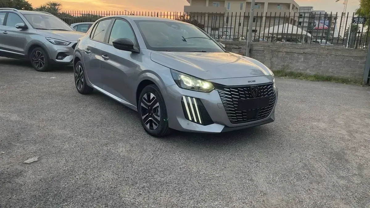 Nuova Peugeot 208 101 CV (74 kW) 2026 Grigio artense Utilitaria