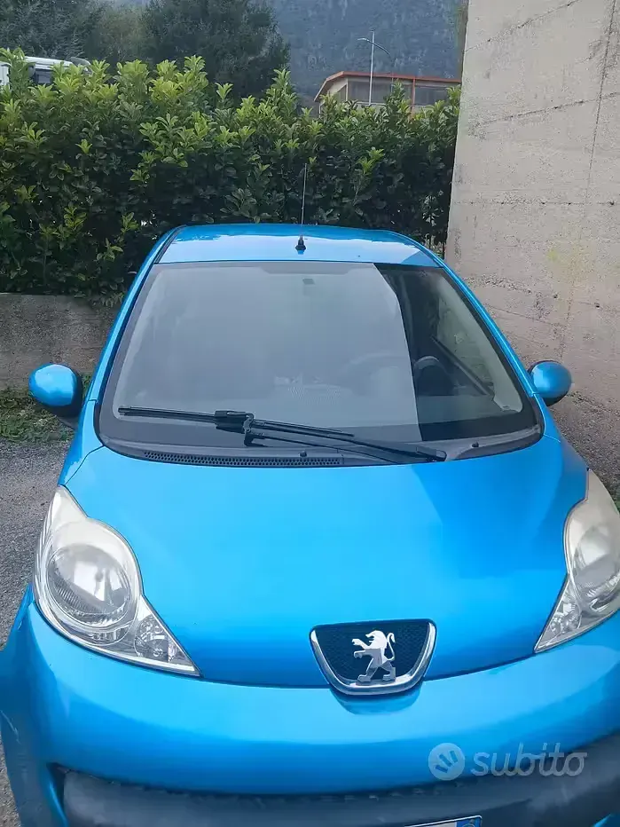 Usata Peugeot 107 68 CV (50 kW) 2007 Bluazzurro Utilitaria
