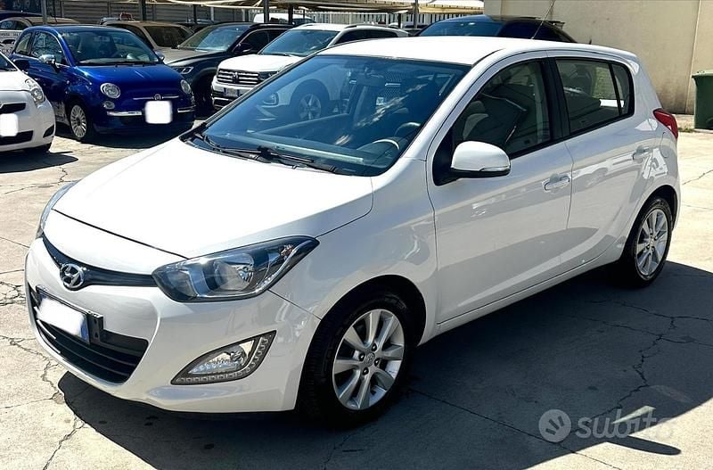 Usata Hyundai i20 Edition 75 CV (55 kW) 2013 Bianco Utilitaria