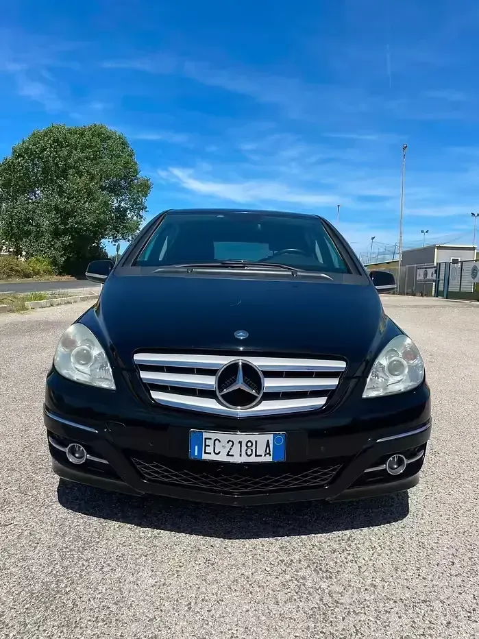 Usata Mercedes B200 140 CV (102 kW) 2010 Nero Monovolume