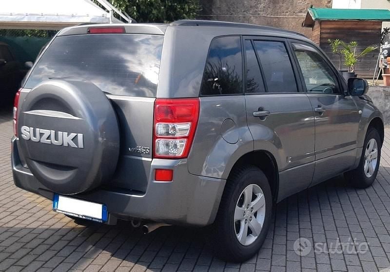 Usata Suzuki Grand Vitara 140 CV (102 kW) 2006 Grigio SUV